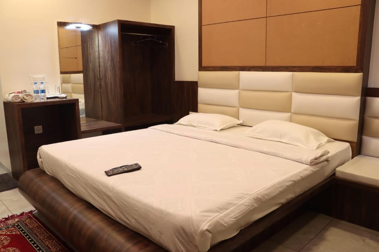 Pawan Executive Tuljapur Exteriér fotografie