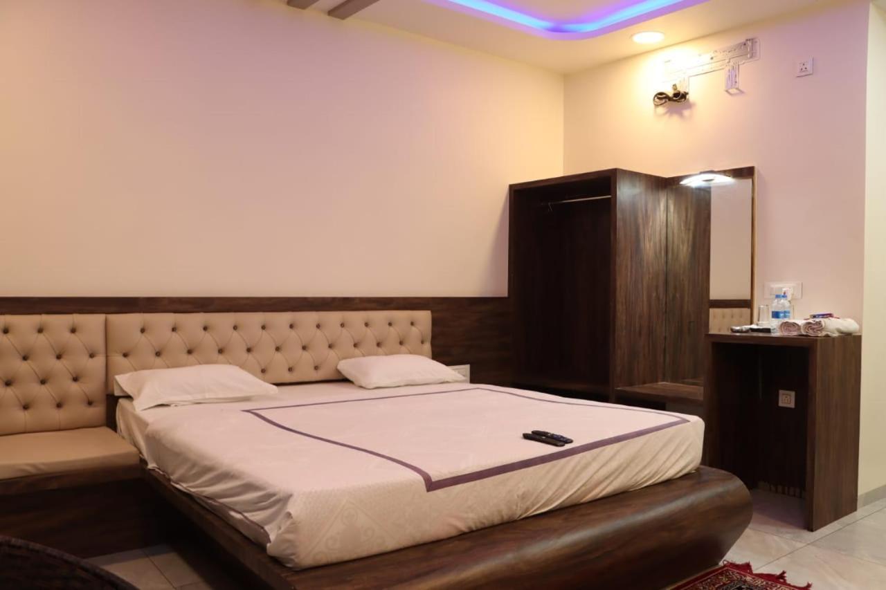 Pawan Executive Tuljapur Exteriér fotografie