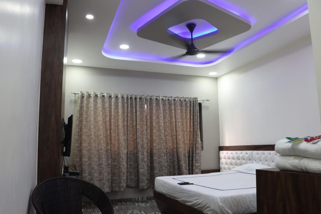 Pawan Executive Tuljapur Exteriér fotografie
