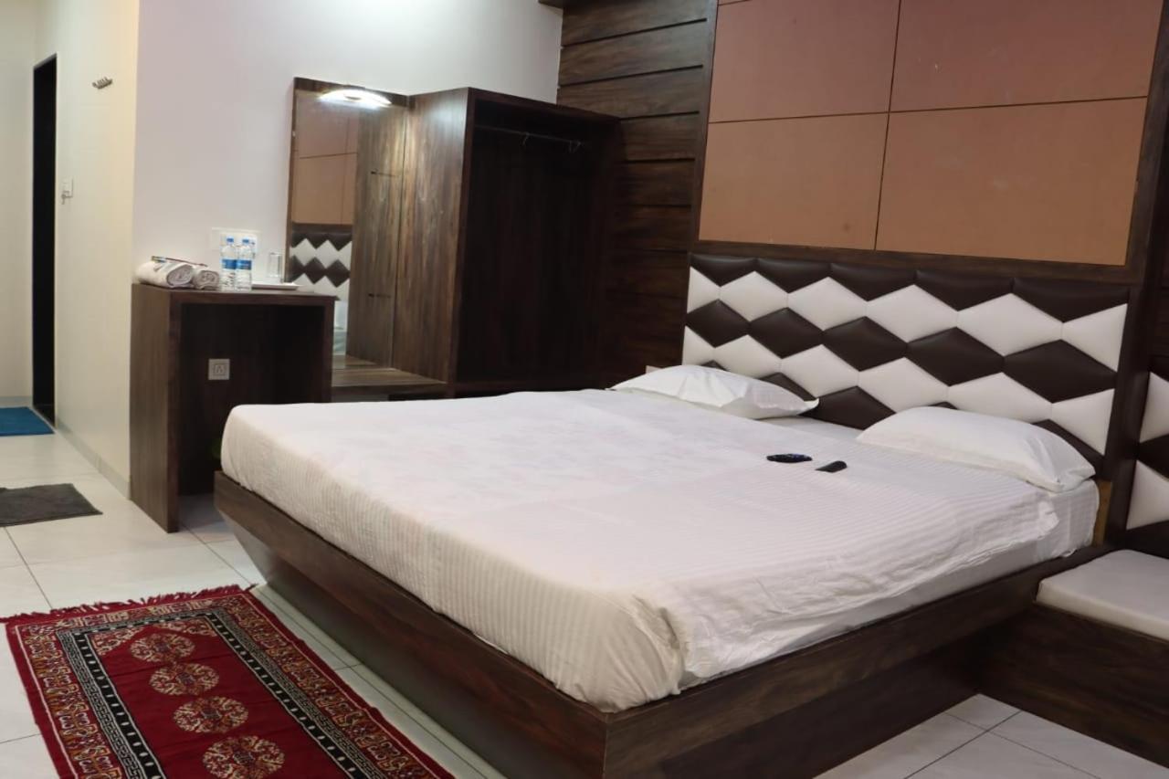 Pawan Executive Tuljapur Exteriér fotografie