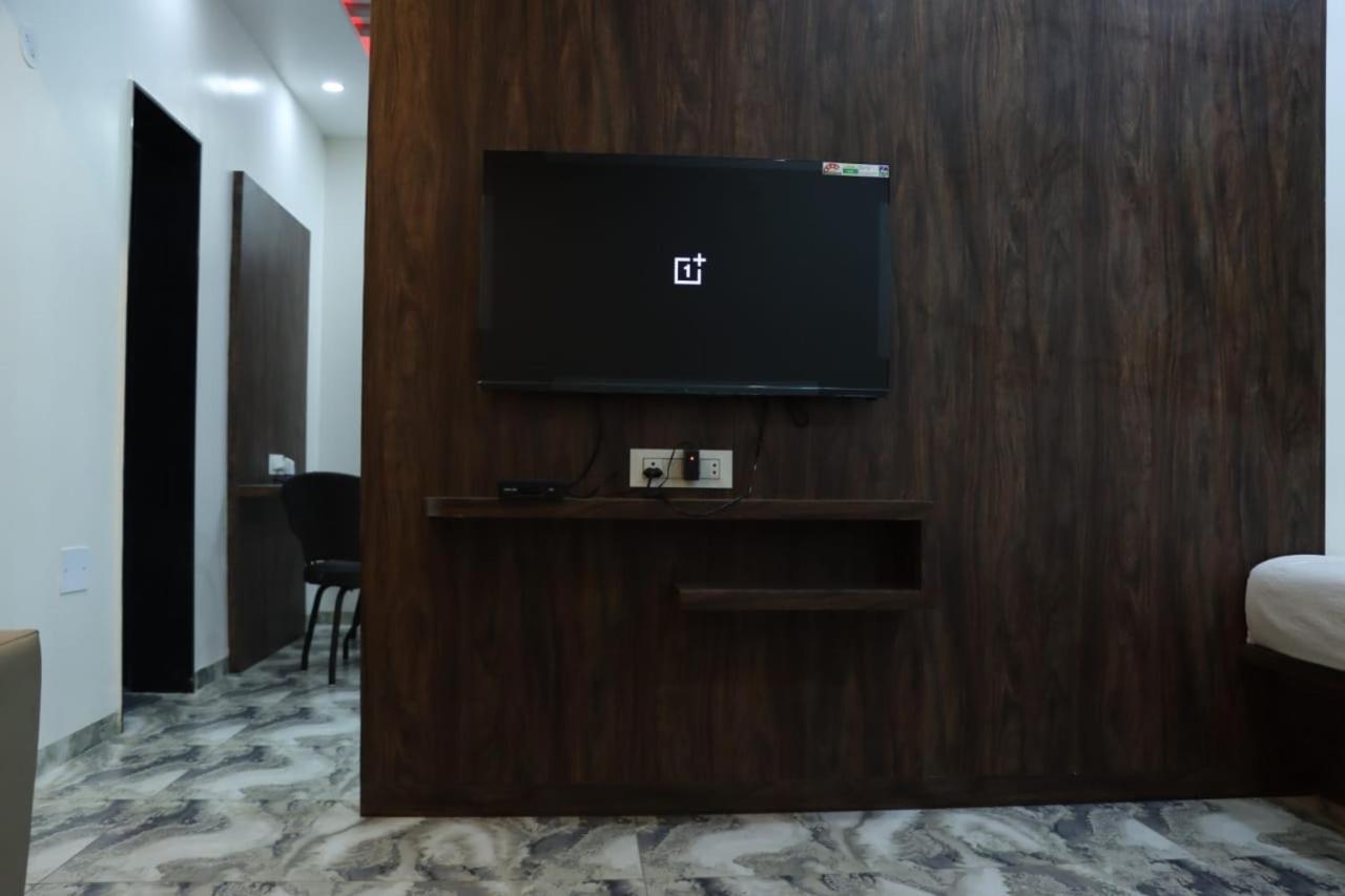 Pawan Executive Tuljapur Exteriér fotografie