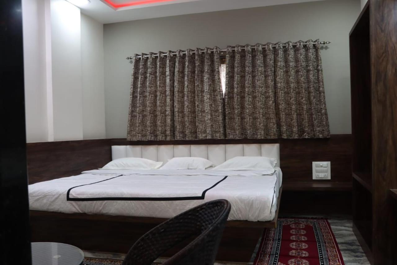 Pawan Executive Tuljapur Exteriér fotografie